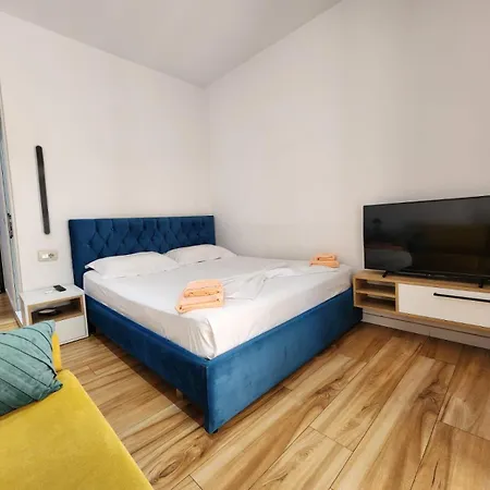 Riverside Center Apartmán *